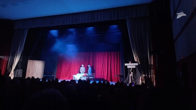    Спектакль Московского драматического театра им. Н.В. Гоголя «Други игрищ и забав» в Городском доме культуры им. А.Д. Дементьева Фото: ИА «Победа26»