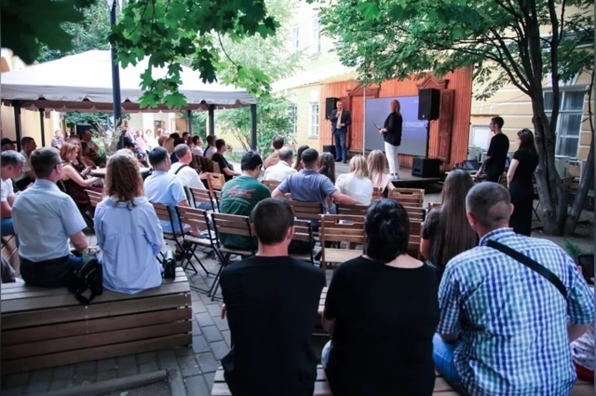    Фильмы о людях труда: оренбуржцам показали киноленты о газопереработчиках