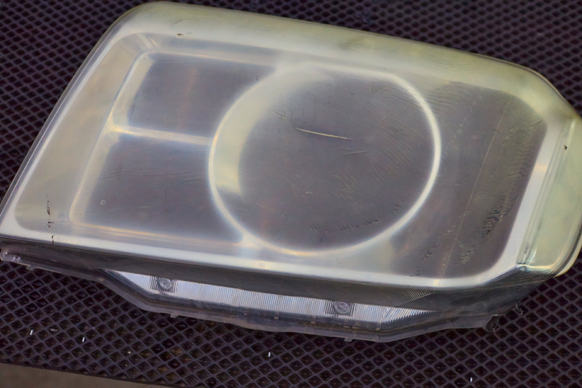 Источник фото: https://custom-heroes.ru/raboty/vid-uslugi/avtosvet/nashi-raboty/honda-pilot-2-vosstanovlenie-far/