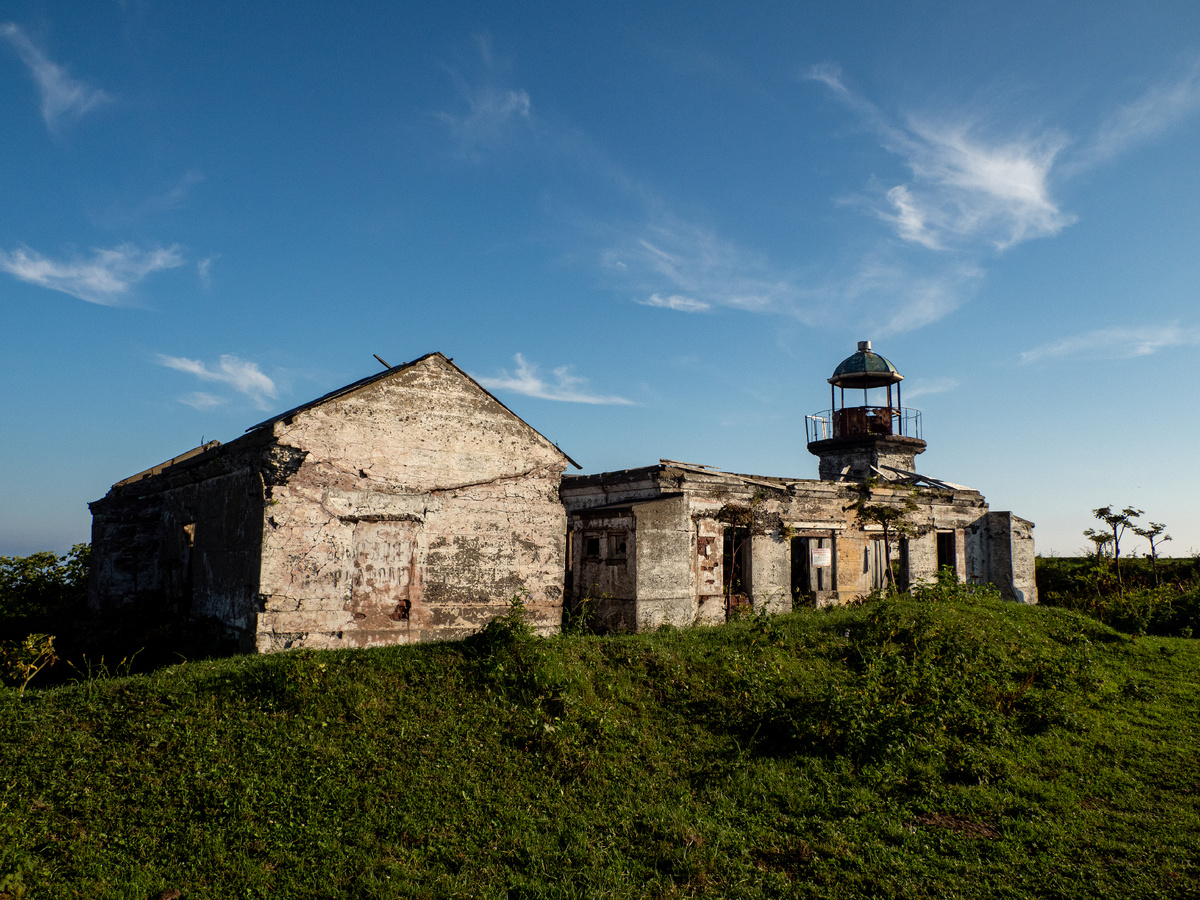 Маяк Кузнецова на мысе Кузнецова — Сахалин