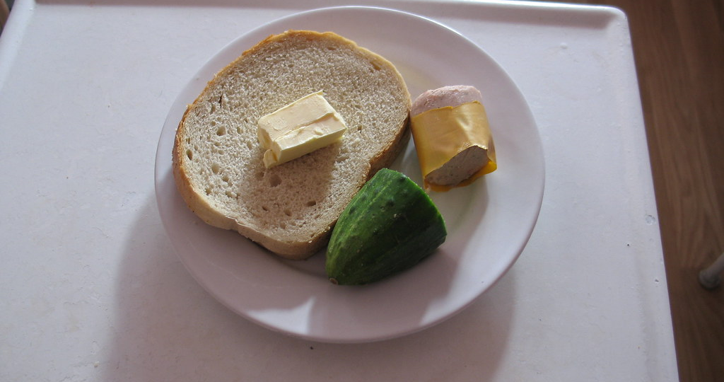 Обеднели или образумились? Россияне перечисляют то, от чего отказались впервые за 15 лет