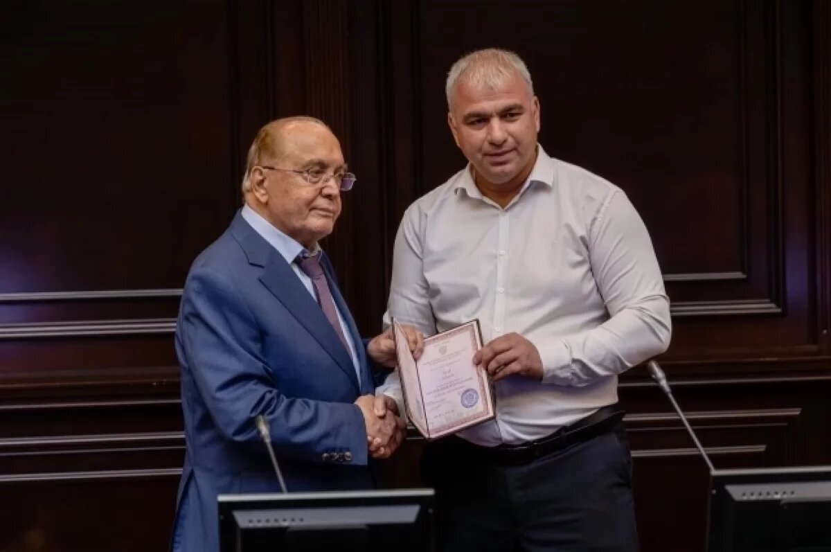    Айдамир Сташ стал доктором физико-математических наук