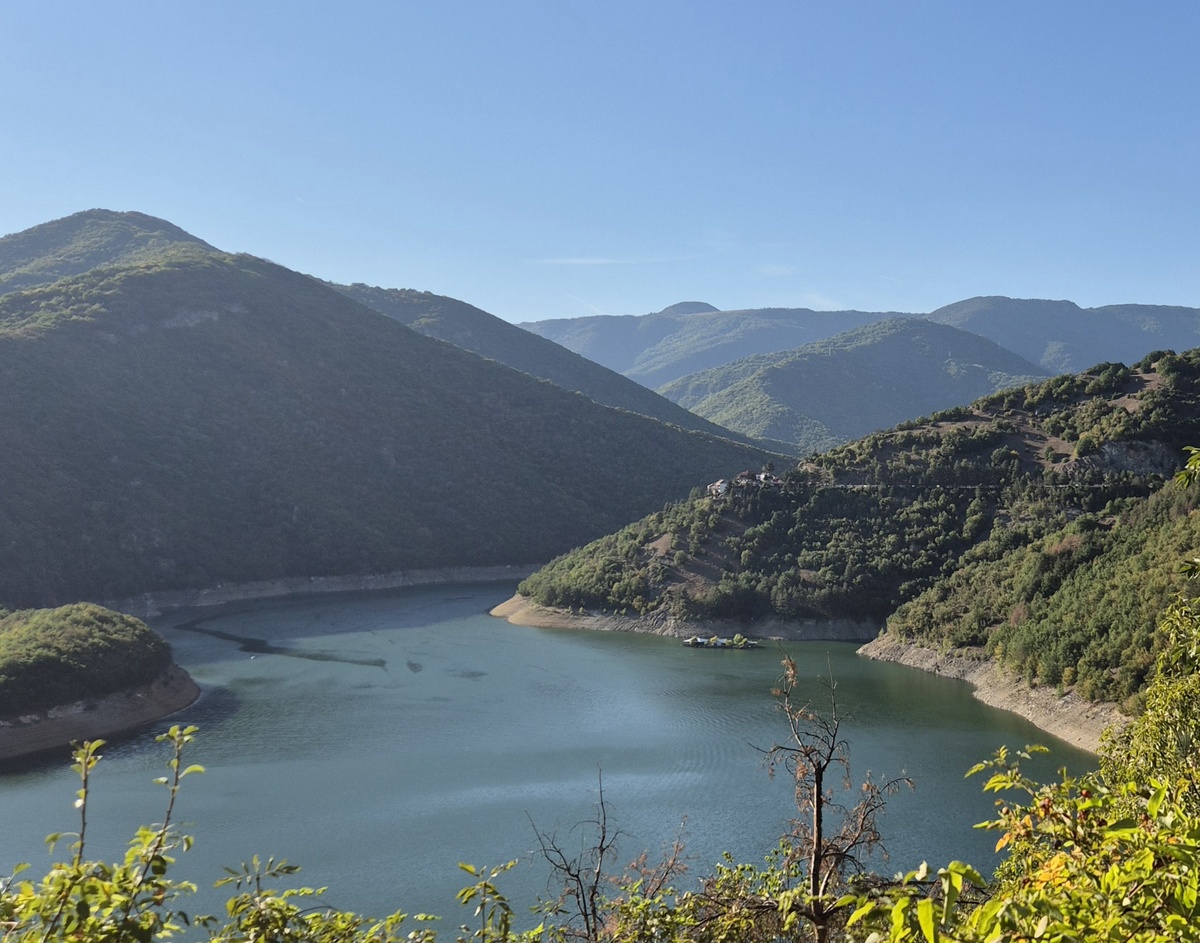 Горы и вода - беспроигрышный вариант для красивого фото.