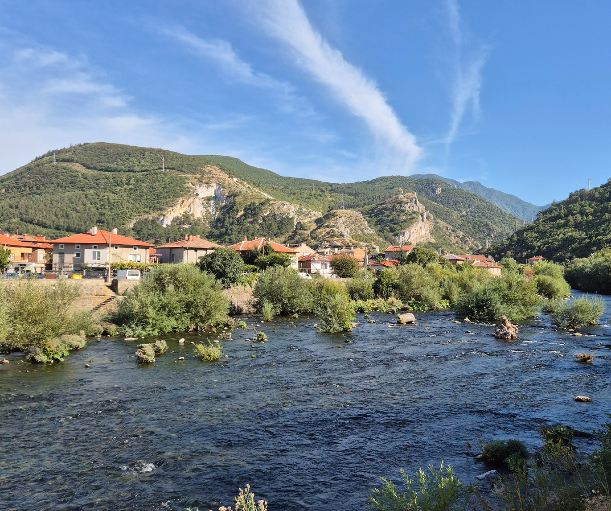 Город Кричим и река Выча - начало горного массива.