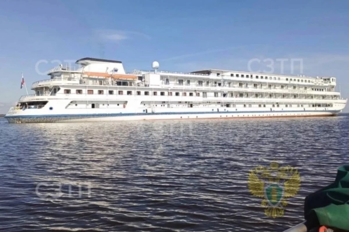    В Вологодской области сел на мель пассажирский теплоход