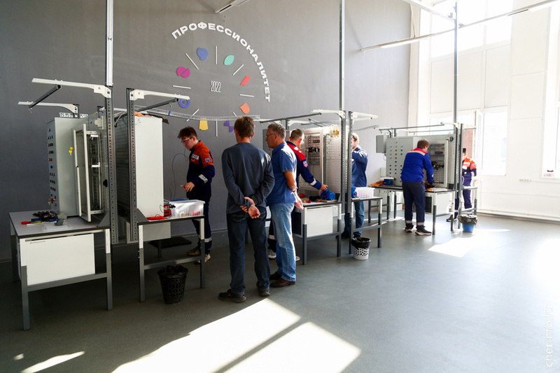    Областной конкурс профмастерства начался сегодня в учебных лабораториях технологического колледжа.
