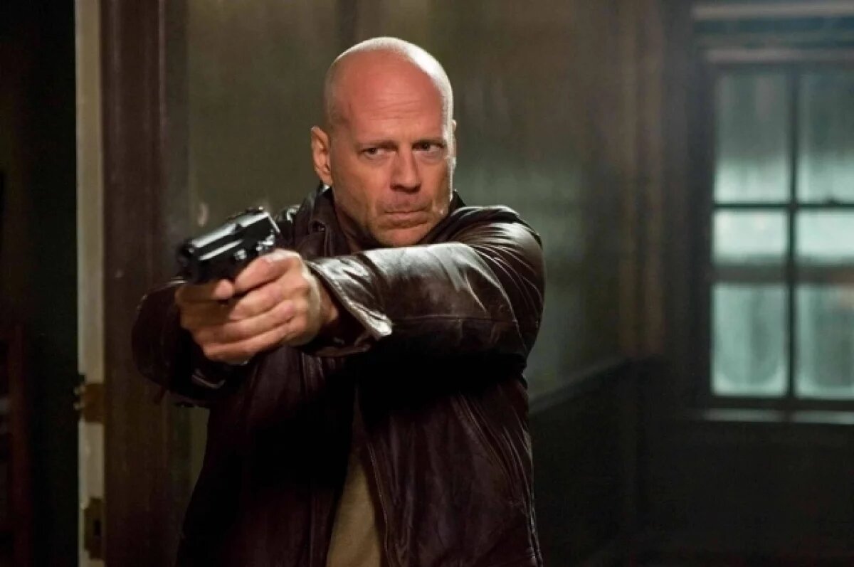    Жена Брюса Уиллиса обвинила «Крепкий орешек» в деменции мужа