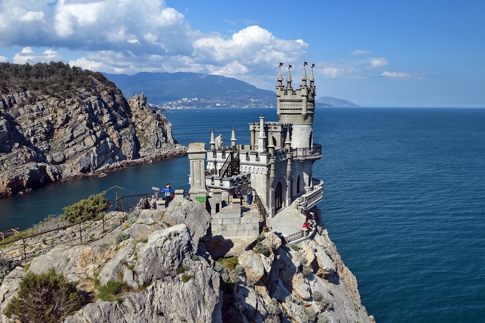    В Крыму много красивых замков и дворцов Юрий ЮГАНСОН