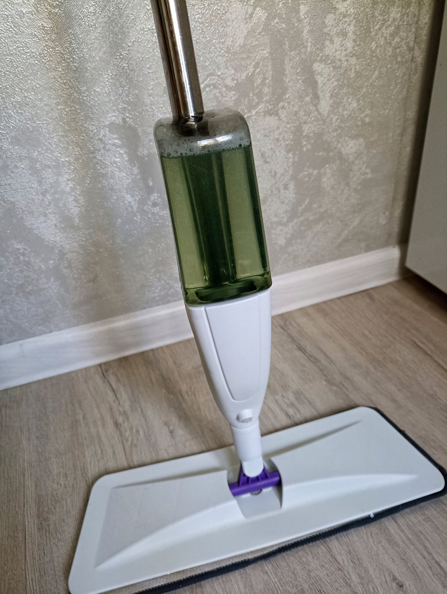 Отсек для жидкости ( в данном отсеке мистер пропер и вода) 