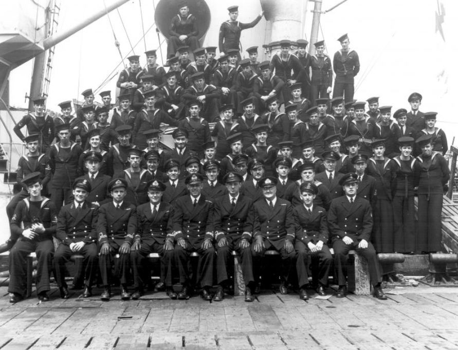 Групповое фото экипажа корвета «Чиллиуок»