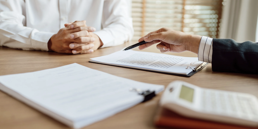 Банки до полугода затягивают закрытие клиентам счетов