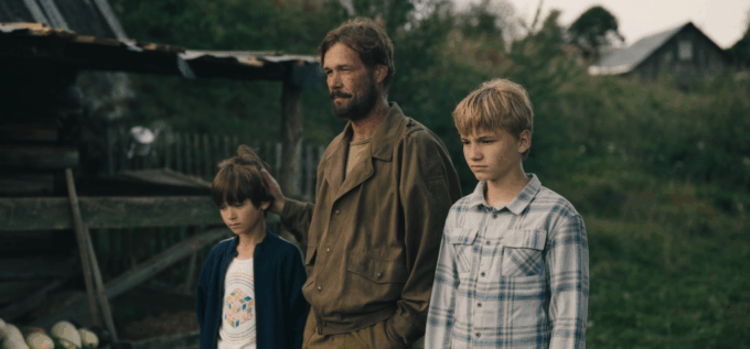    Павел Лиховцев (в центре) и Женя Лиховцев (справа)