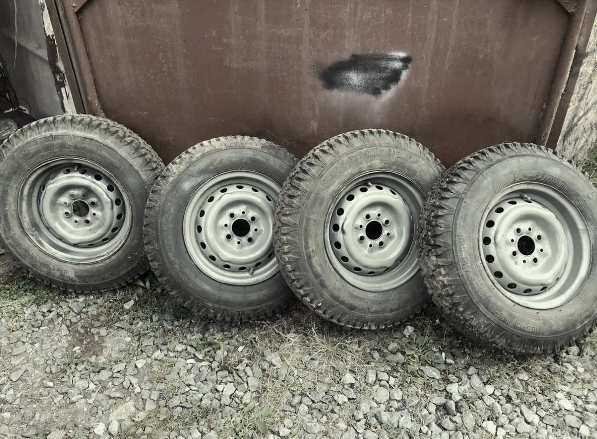 Надежная советская покрышка для зимы, но и для лета в тему - особенно в грязь, когда в деревню за картошкой поехали!