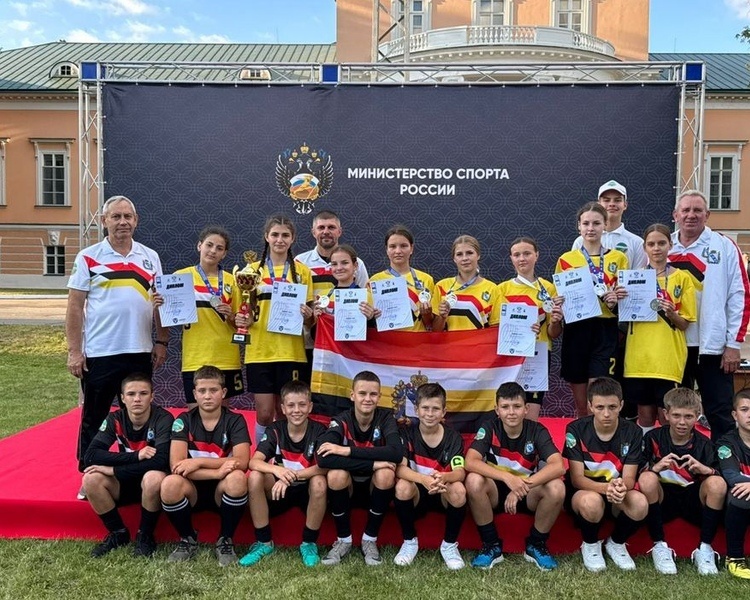     Юные курянки завоевали серебро Всероссийских соревнований по лапте