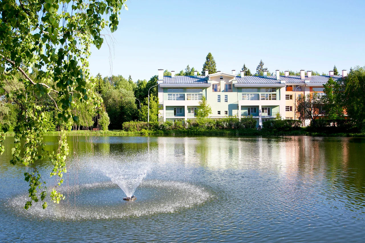 Загородный комплекс предлагает своим гостям уникальное сочетание природы, роскоши и современного сервиса.