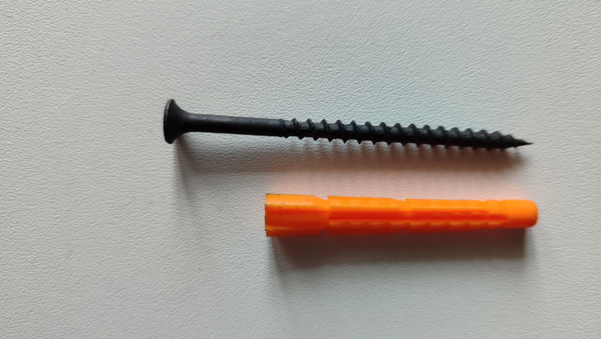 Саморез и расширяющийся дюбель