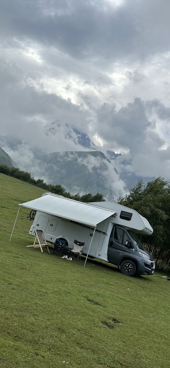 Казбек в облаках