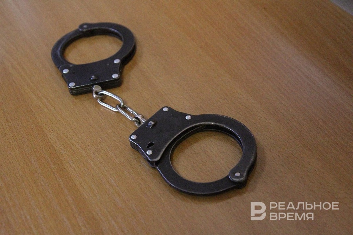    Две ночи задержанный экс-сотрудник прокуратуры провел в полицейском изоляторе Казани. Михаил Захаров / realnoevremya.ru
