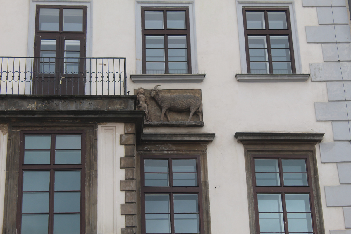 "У каменного барашка" (другое название - "У белого единорога")