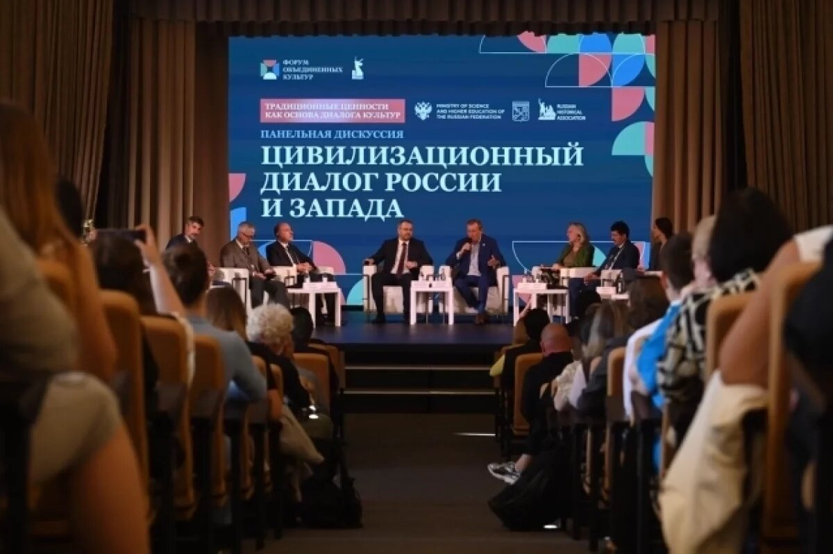    Гатчина стала площадкой международного форума объединенных культур