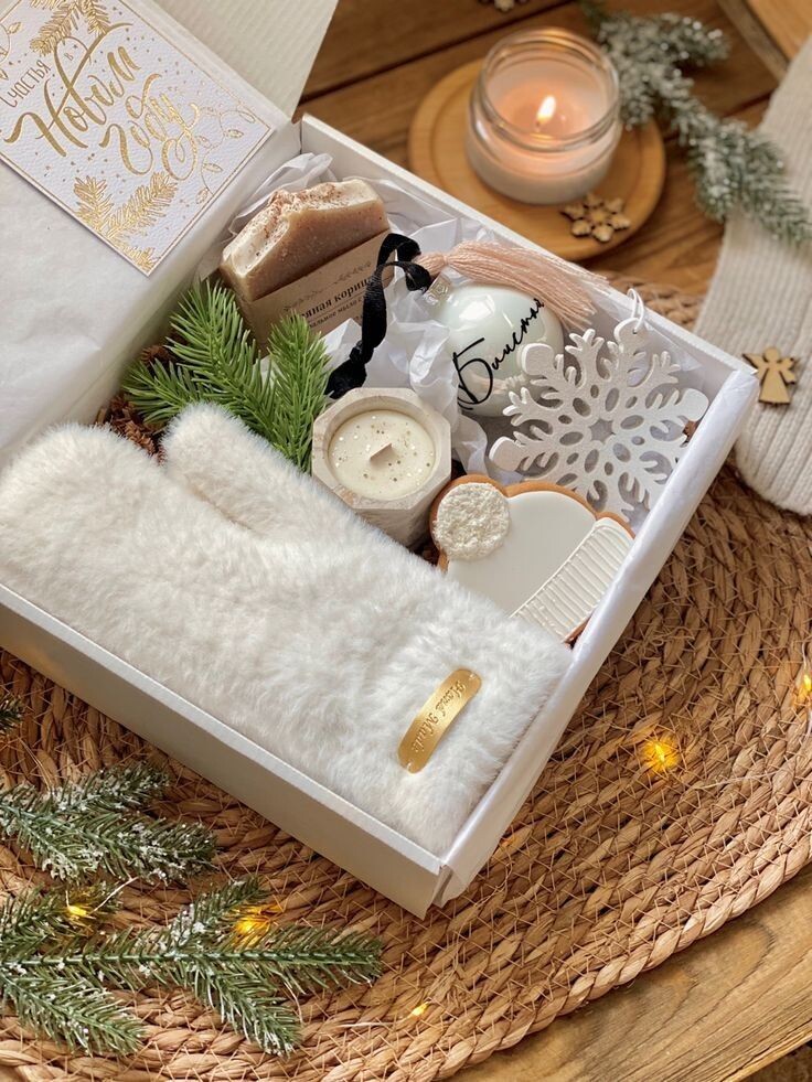 Как выбрать идеальные новогодние коробки для подарков 🎄 (фото тут и далее ru.pinterest.com)