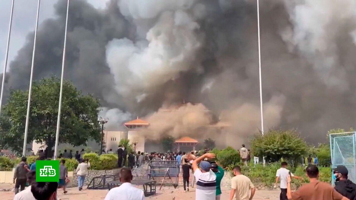    Группа россиян не может выбраться из Непала