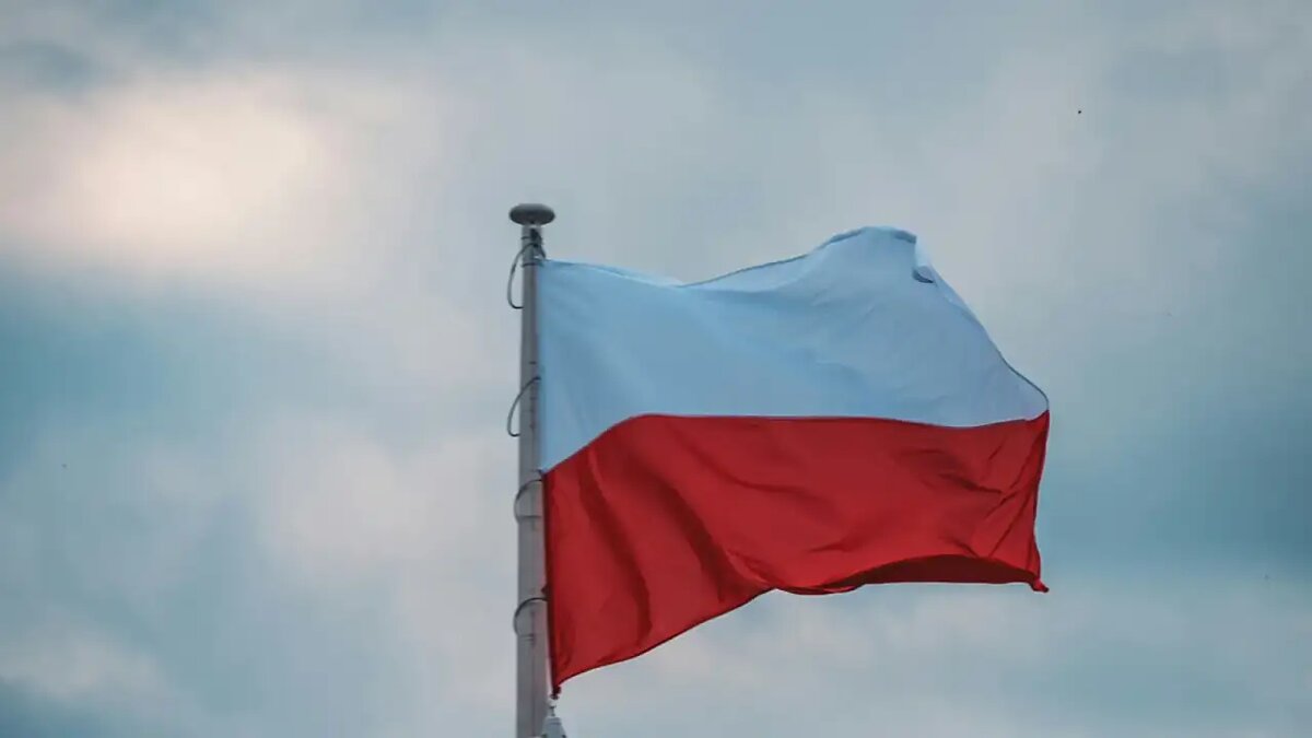    Флаг Польши. © unsplash.com / Nemesia Production
