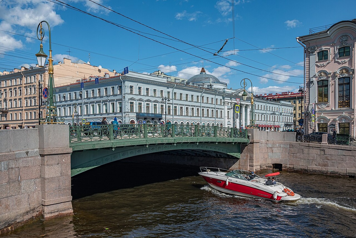 Зелёный мост в Санкт-Петербурге
