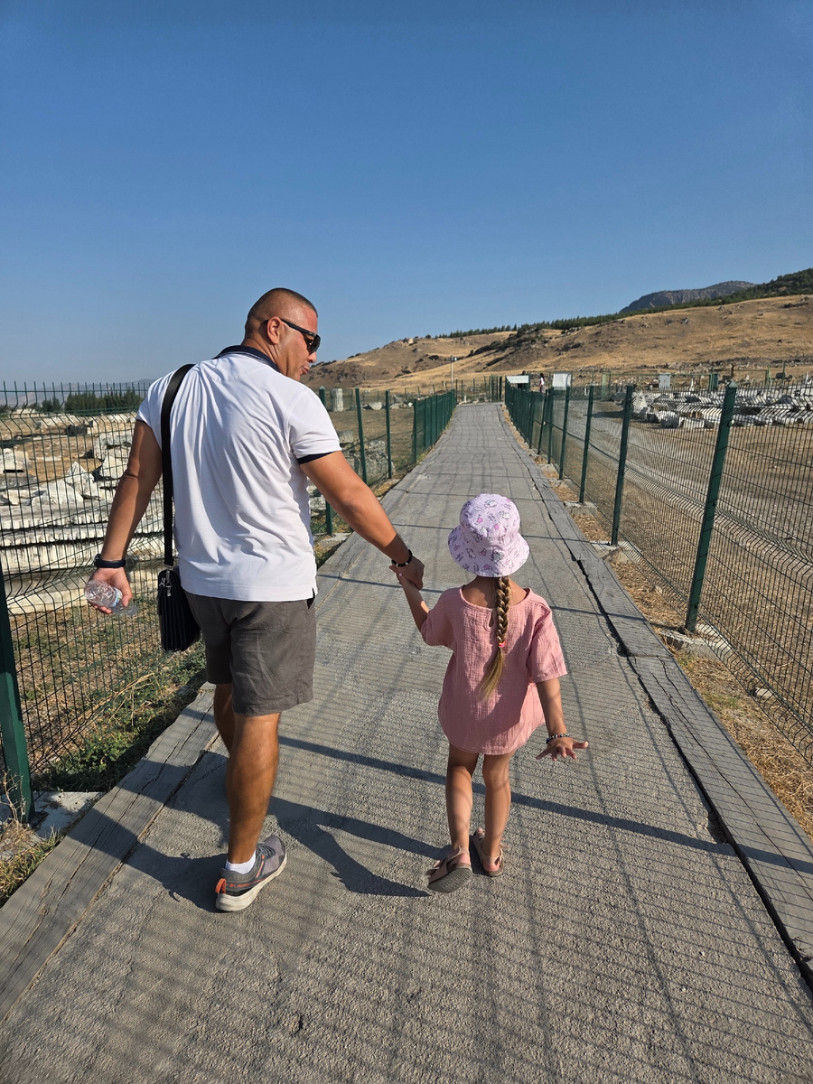 Помощница гида