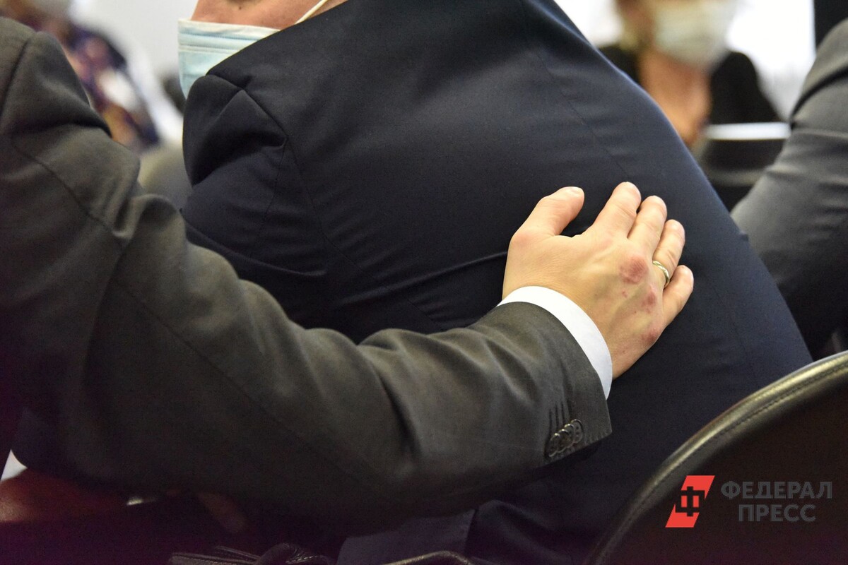 Кресло из батарей показал мэр Невинномысска.  Фото: Фото: ФедералПресс / Евгений Поторочин