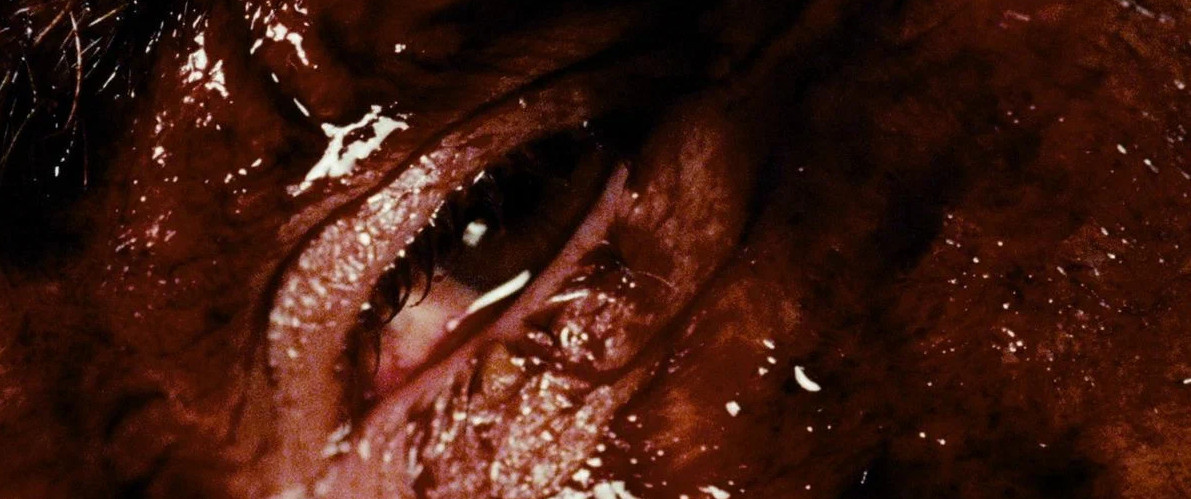 Кадр из фильма «Пусть трупы позагорают» (2017)