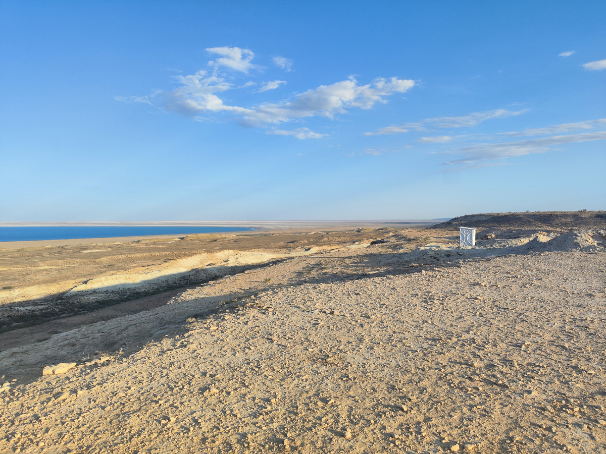 Пустынные берега Арала на рассвете 