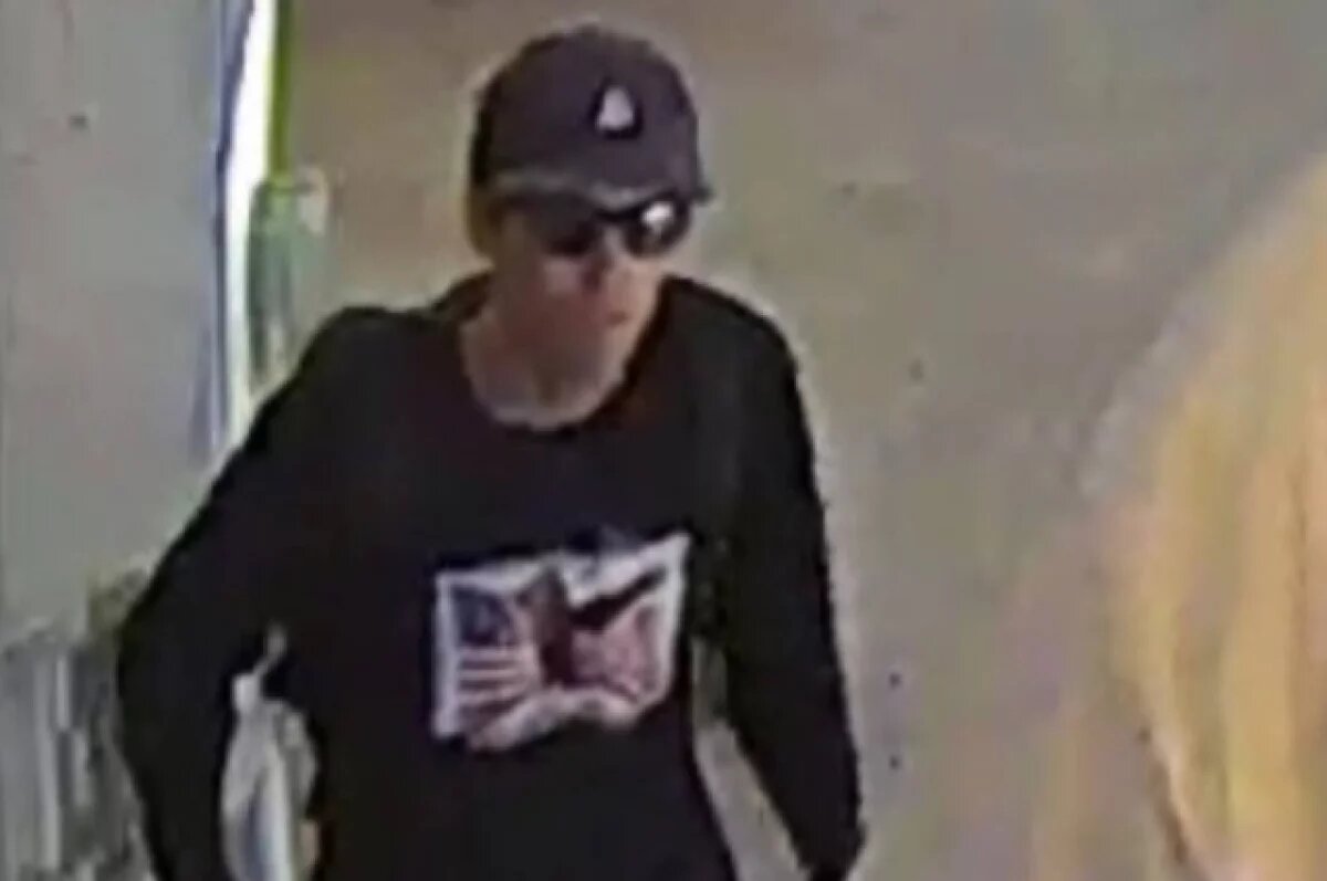    ФБР показало фотографии подозреваемого в убийстве Чарли Кирка