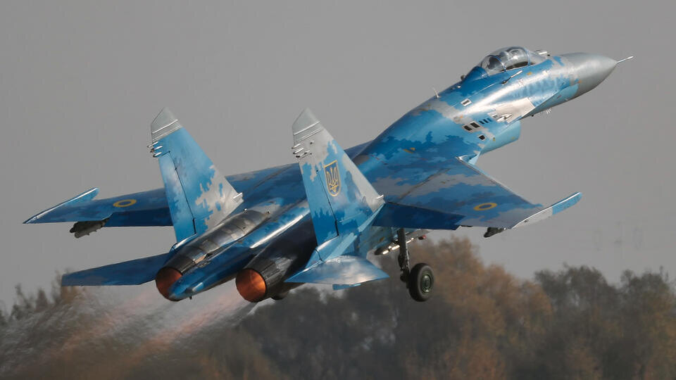     Украинский истребитель Су-27 разбился на запорожском направлении SERGEY DOLZHENKO/EPA/TASS