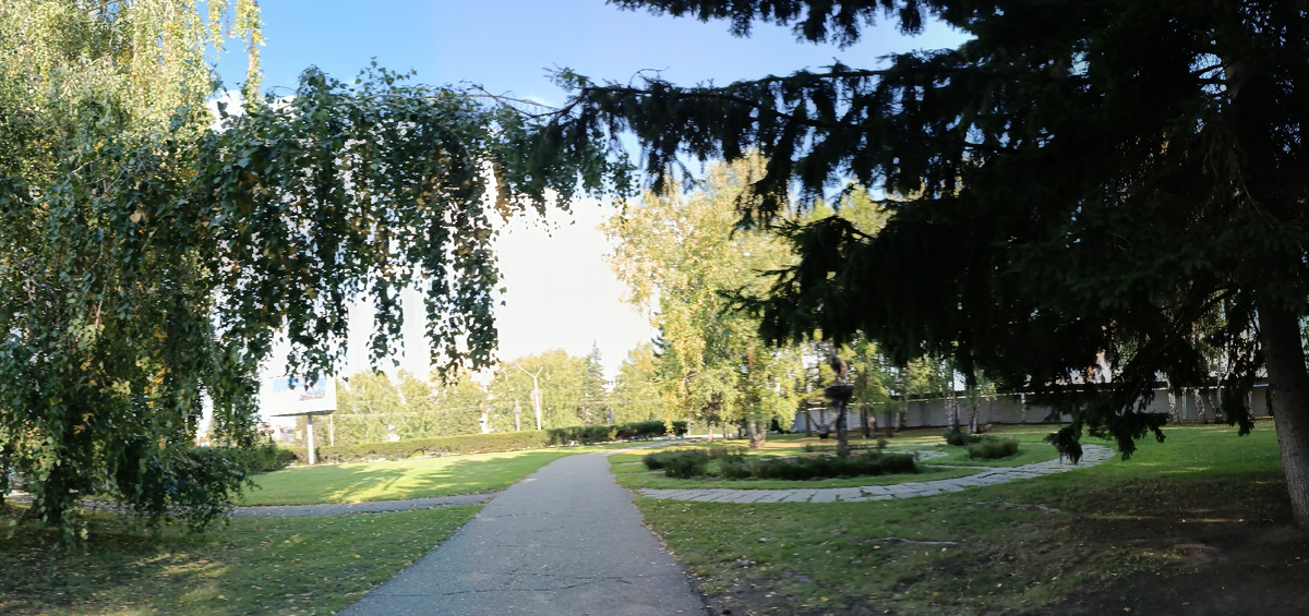 Где-то на просторах моего города. Фотография автора, сентябрь 2025 года. 