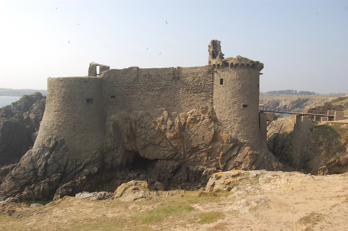 Замок Жанны де Бельвиль на острове Йе в Бискайском заливе.