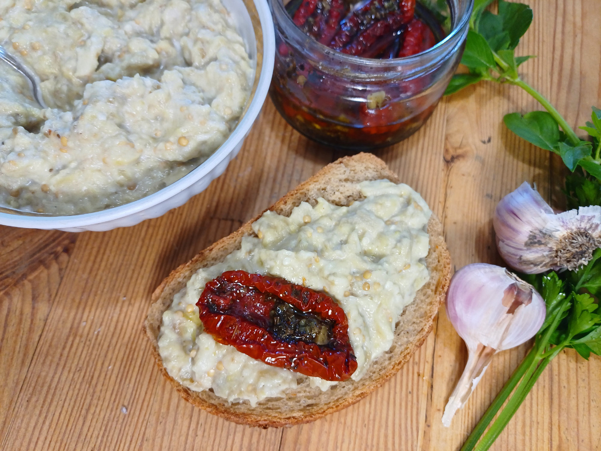 намазка из баклажанов на гренке. фото автора