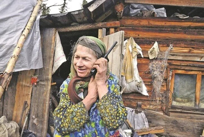 Агафья Лыкова быстро научилась пользоваться рацией