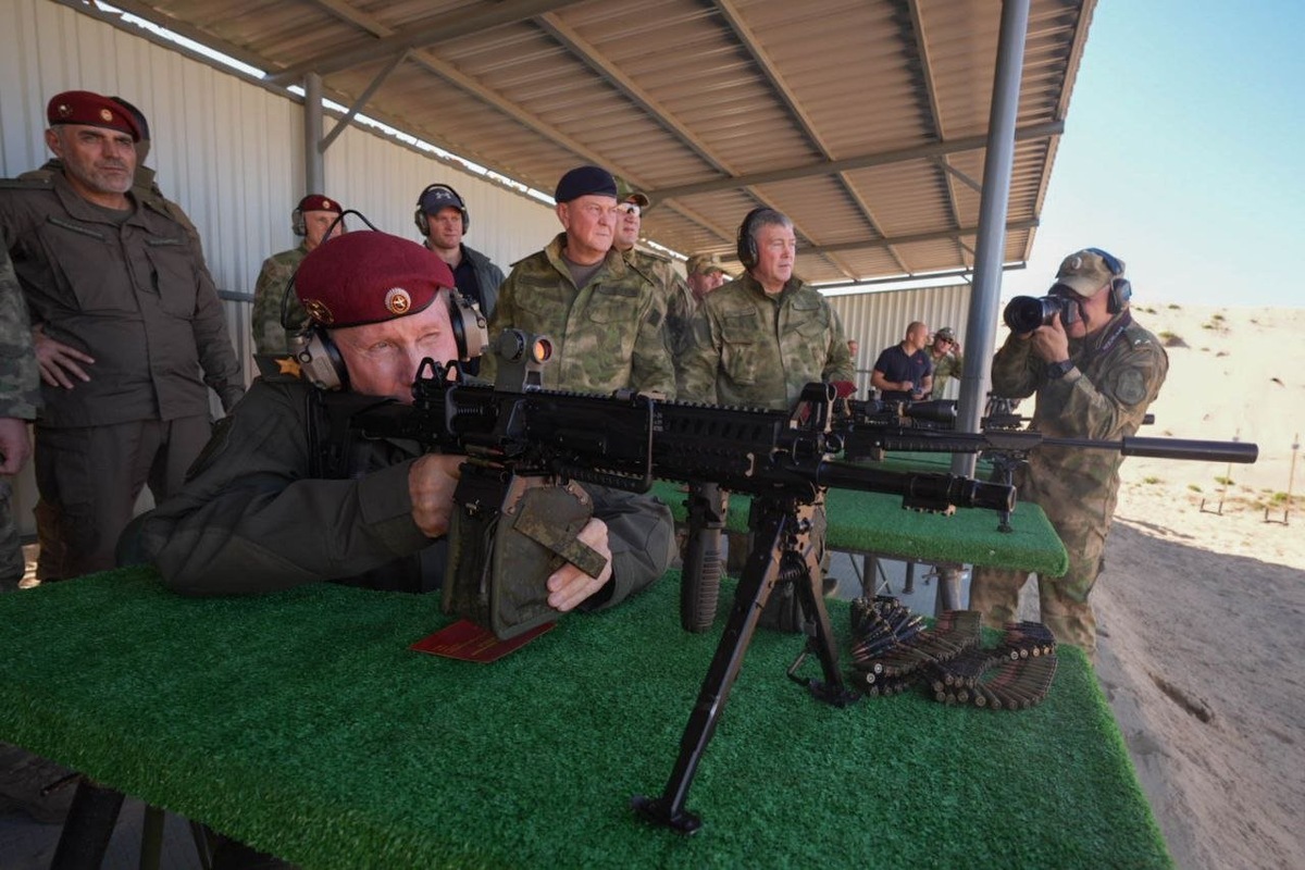   Виктор Золотов стреляет из РПЛ-20