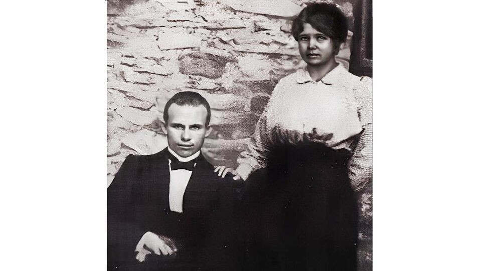    Никита Хрущев и его жена Ефросинья Писарева, 1916 год