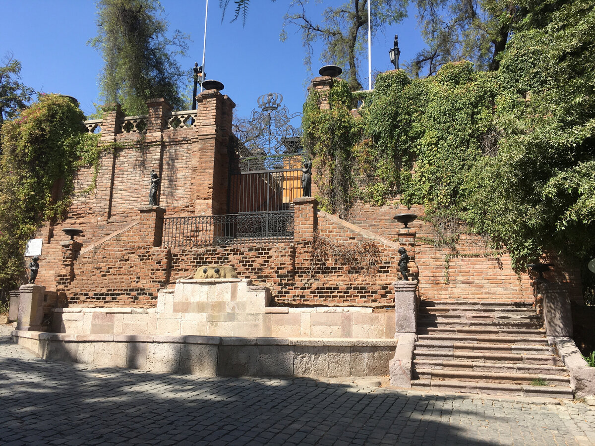 Вход в замок Идальго. Фото автора