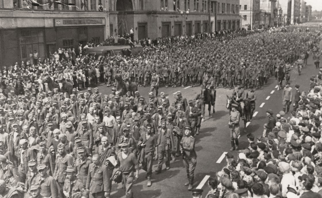 «Большой вальс» или «Парад побеждённых»: позорный марш немецких военнопленных в Москве. Архивное фото, 17 июля 1944 г.
