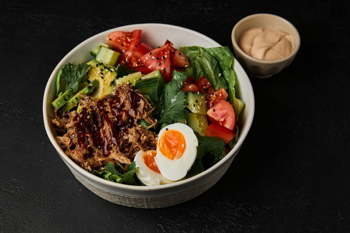 Мексиканский Кобб салат с уткой – 890 руб.