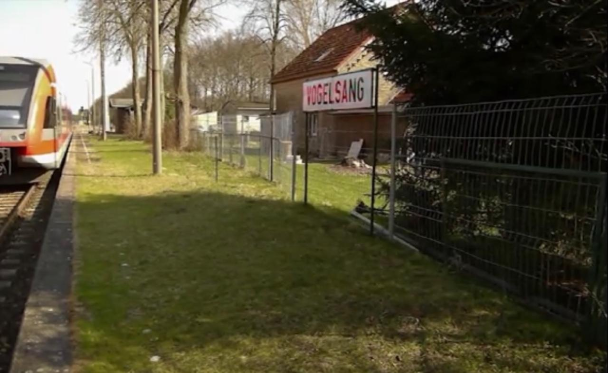 Станция у немецкой деревни Фогельзанг, рядом с которой находился секретный военный гарнизон с одноименным названием.