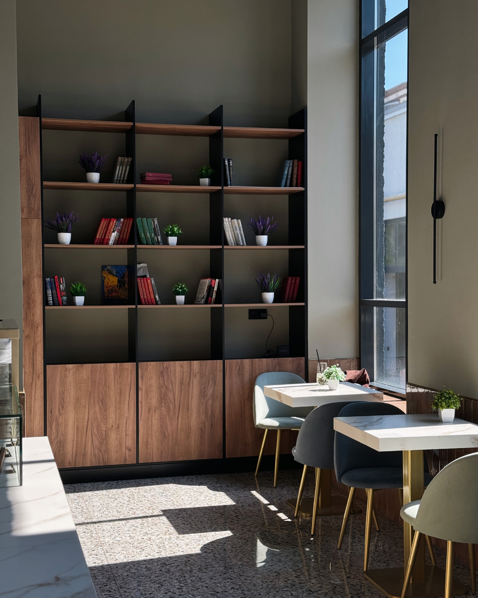 На фото: полки, которые планируется занять