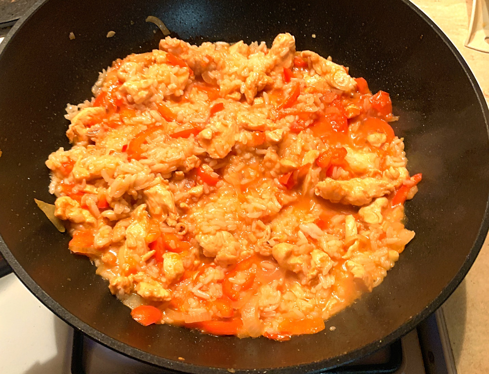 Курица с рисом и овощами в ВОКе