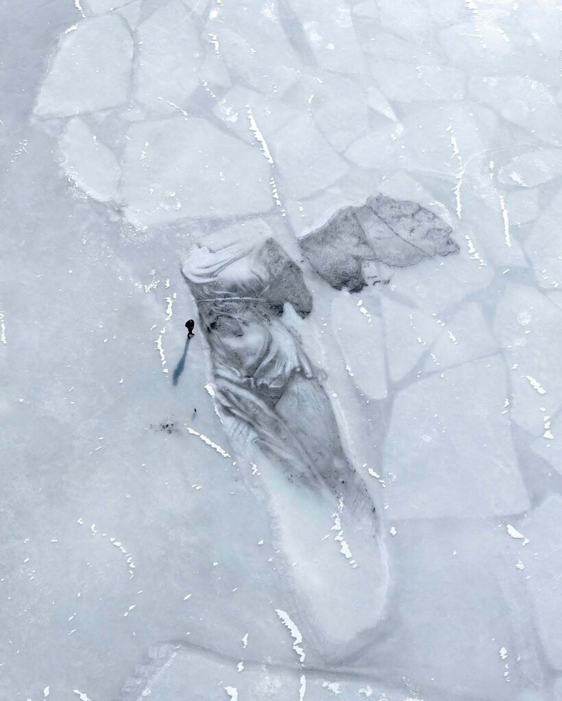    Финский художник создает завораживающие картины во льдах и лаве Исландии