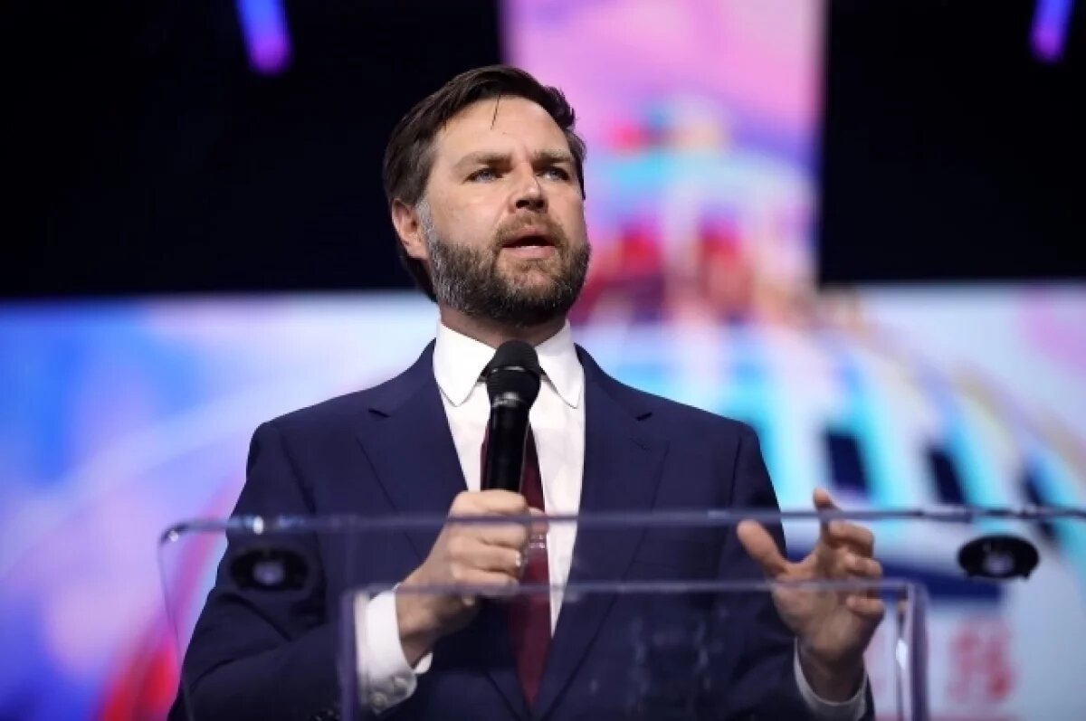    Вэнс привез гроб Кирка в Аризону