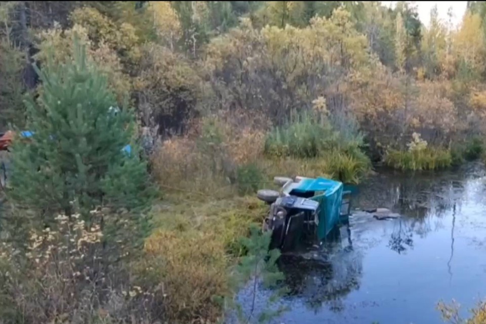    В Братском районе внедорожник слетел с дороги в реку, водитель погиб. УГИБДД ГУ МВД России по Иркутской области