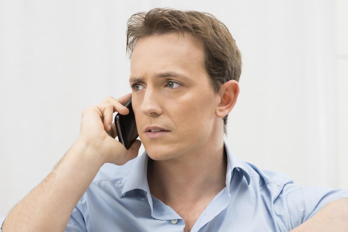 разговор по телефону